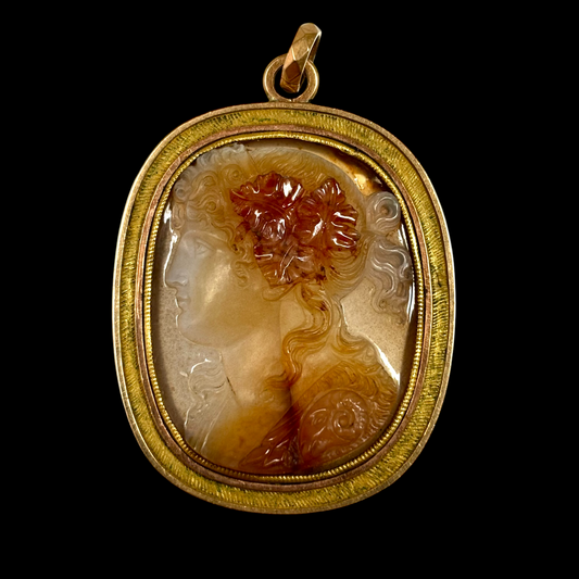 Cameo pendant
