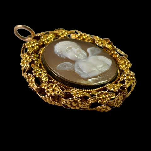Cameo pendant