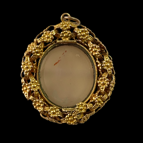 Cameo pendant
