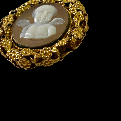 Cameo pendant