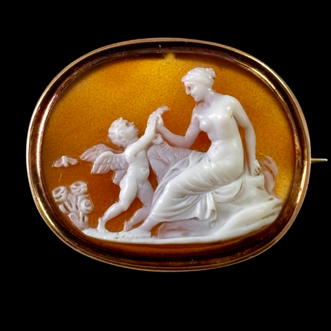 Agate cameo brooch of Eros and Venus