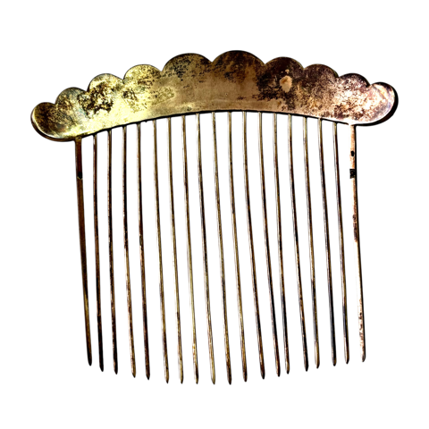 Gold comb with pearls