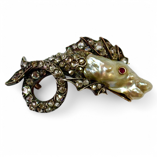 Natural pearl brooch