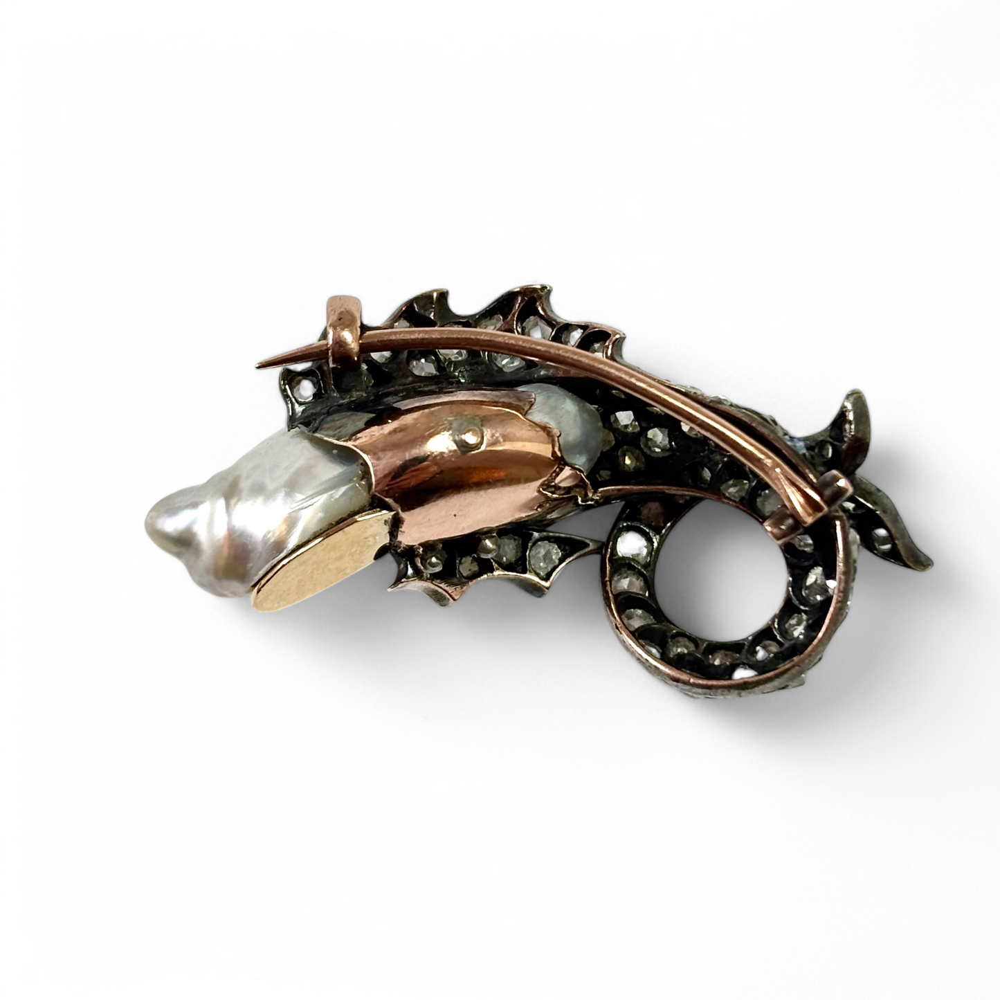 Natural pearl brooch