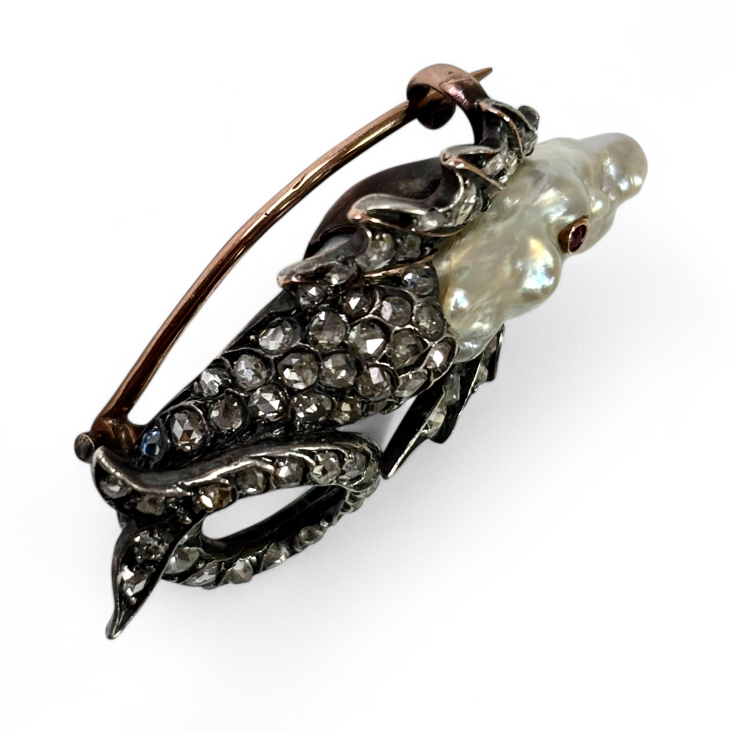 Natural pearl brooch