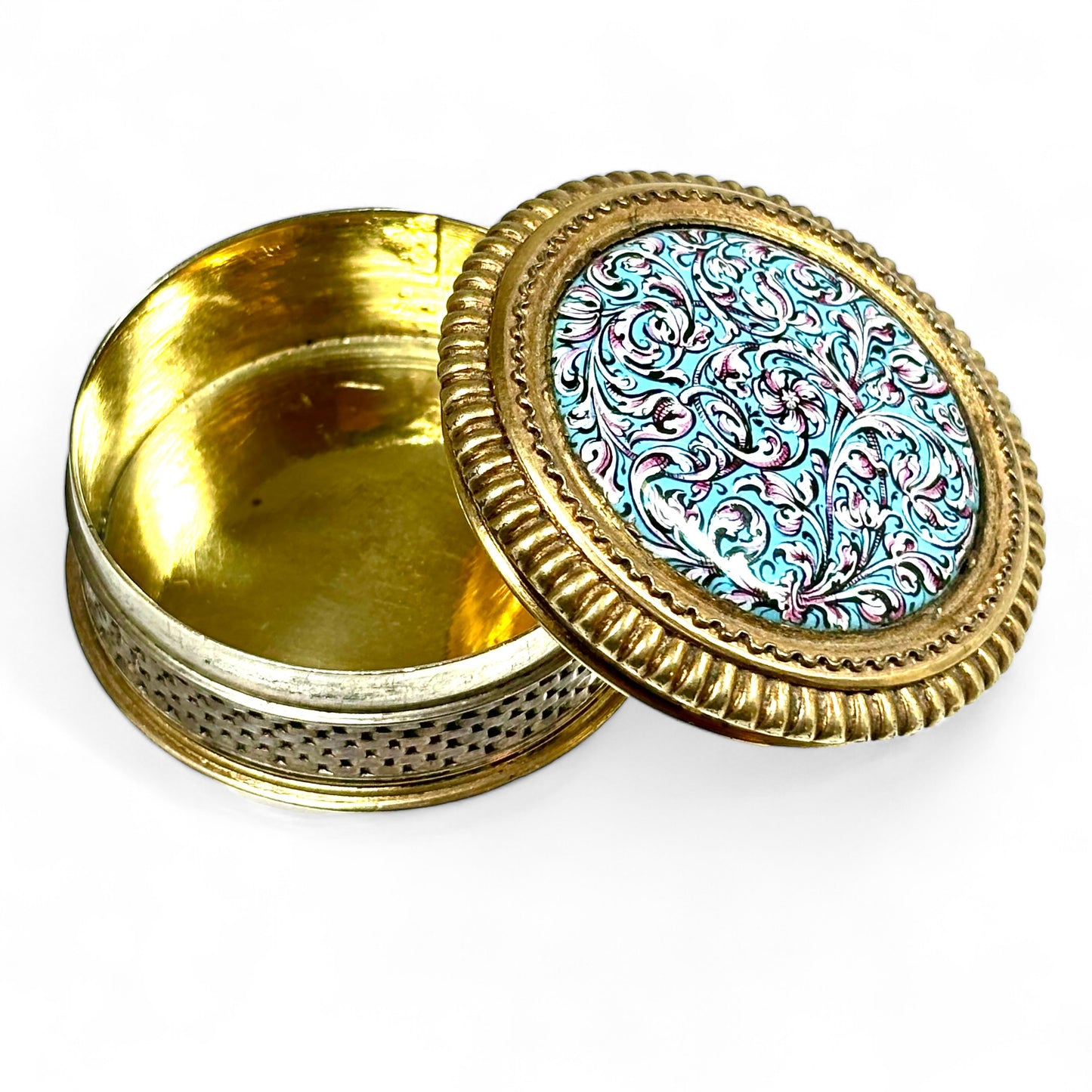 Seventeenth century silver snuff box