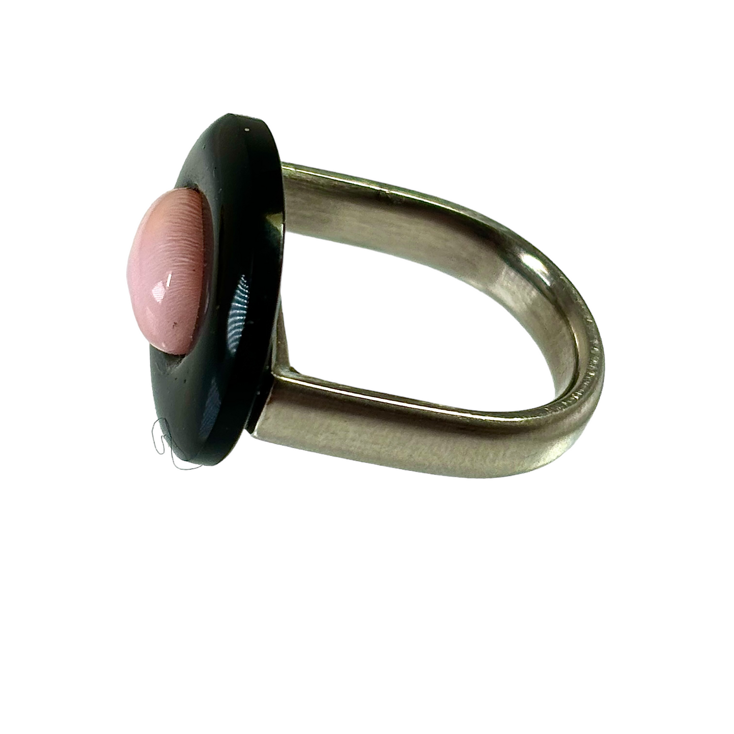 Onyx and conch pearl ring