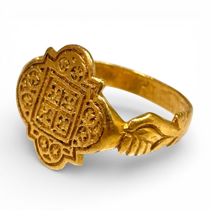 Late Byzantine / Early Renaissance Ring. Shaped panel with hands