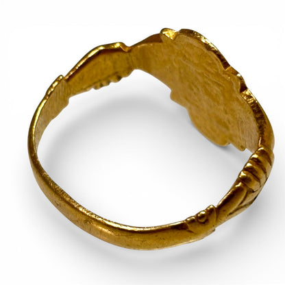 Late Byzantine / Early Renaissance Ring. Shaped panel with hands