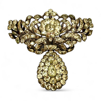 Chrysolite brooch