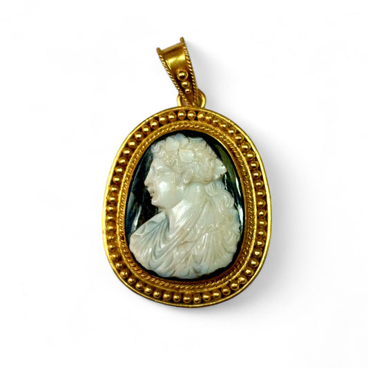 Seventeenth century cameo pendant