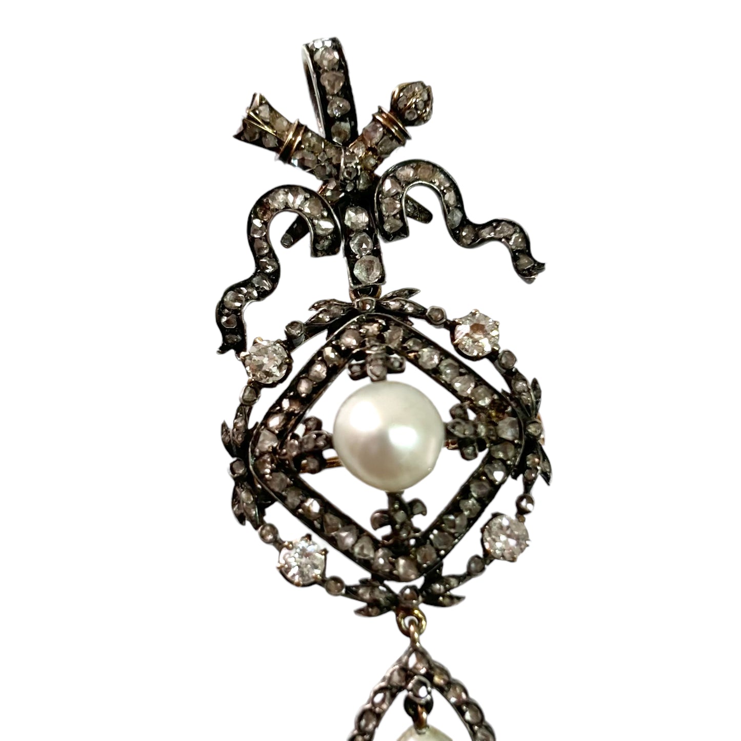 Pendant with diamonds and natural pearls