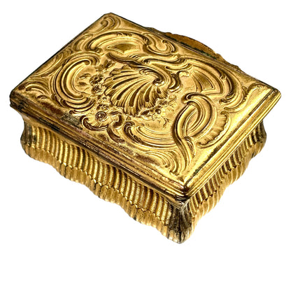 Gilt metal snuff box