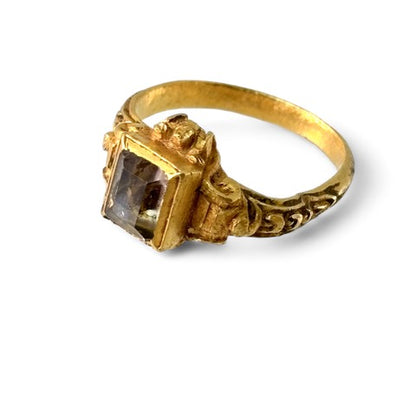 Seventeenth century gold ring with rock crystal