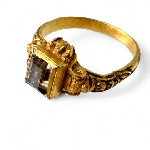 Seventeenth century gold ring with rock crystal