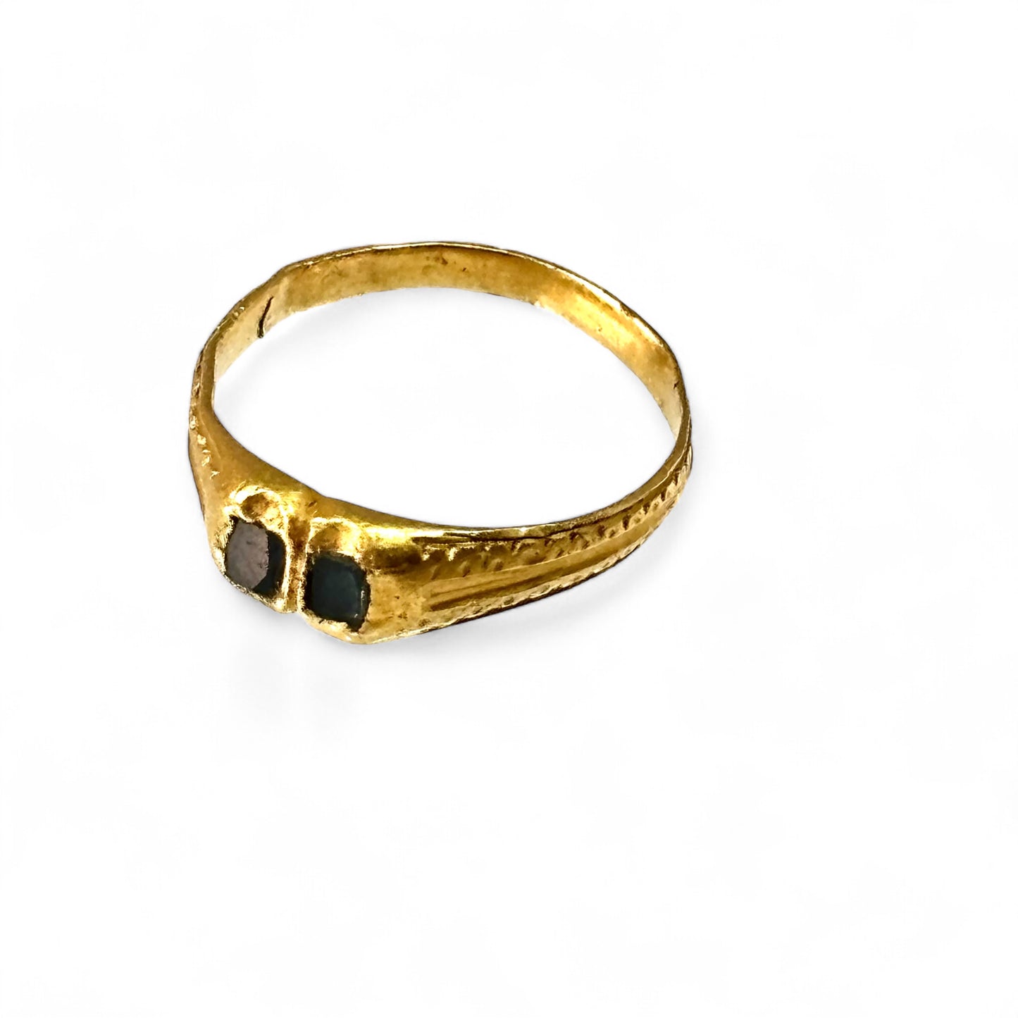 Medieval gold ring with sapphires