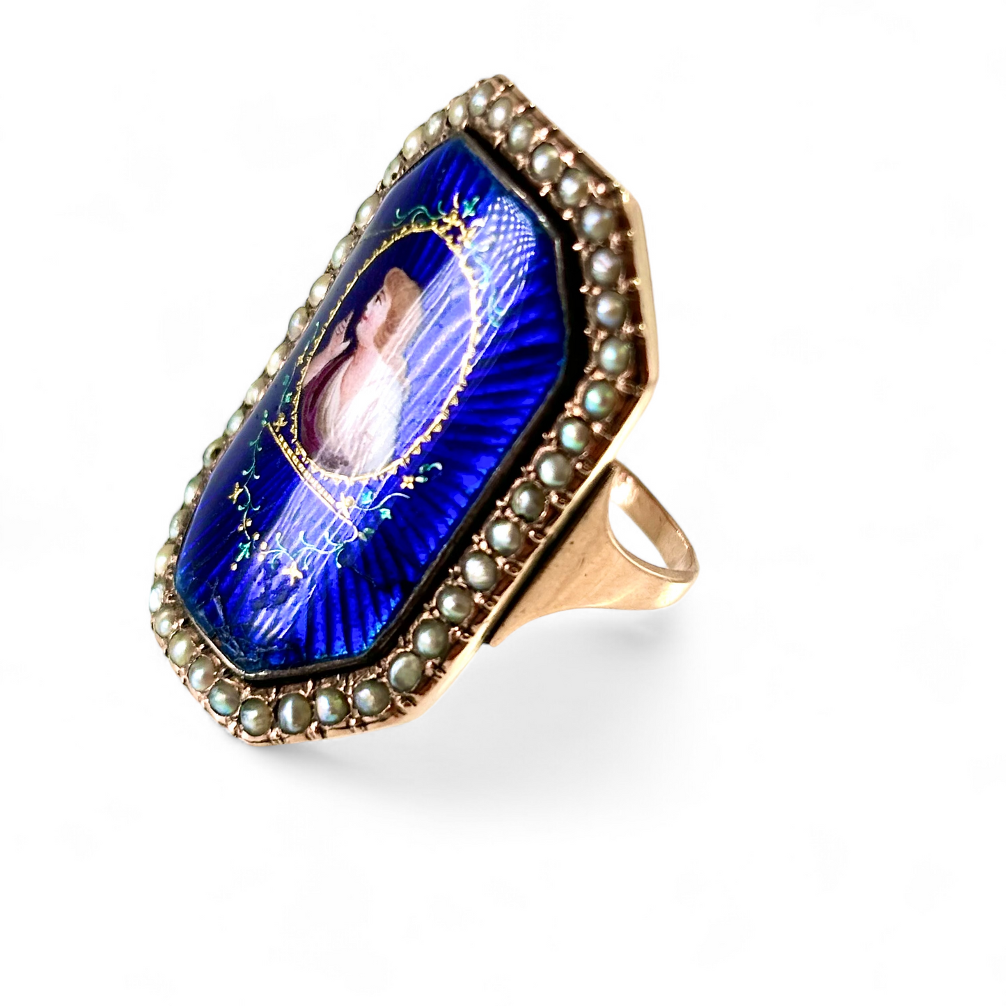 Enamelled ring