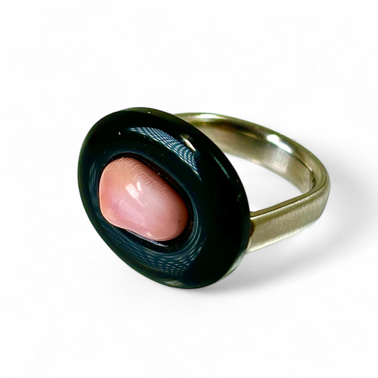 Onyx and conch pearl ring